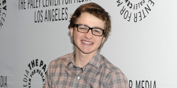 Actor que interpreta a Jake califica a Two and a Half Men de 'porquería'