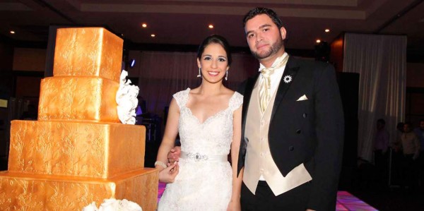 Los novios Daniella y Antonio Fonseca.