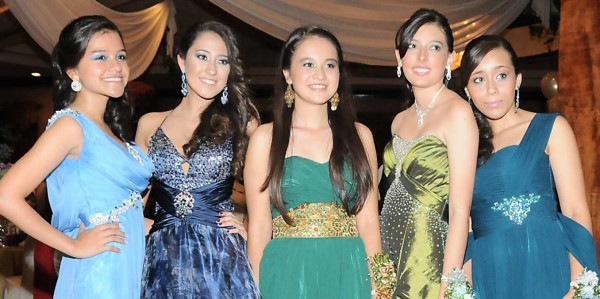 La graduación de la Academia Americana