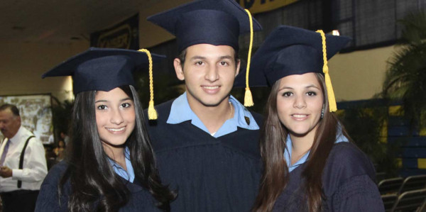 Graduación en la Internacional Sampedrana