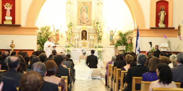 Feliz enlace religioso
