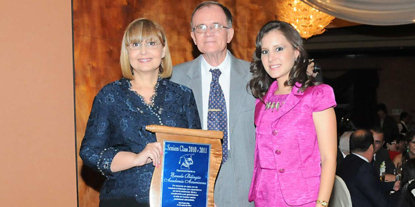 La graduación de la Academia Americana