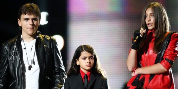 Hijos de Michael Jackson recibirán 8 millones de dólares