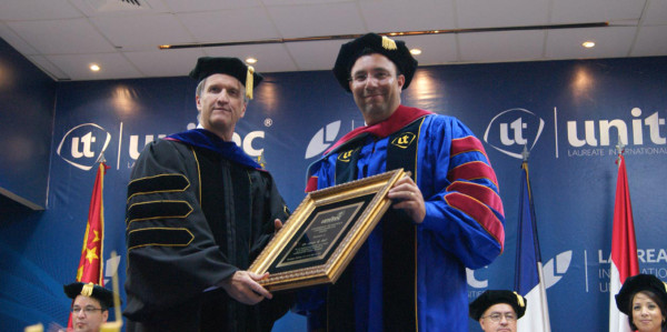 Unitec gradúa a 430 calificados profesionales