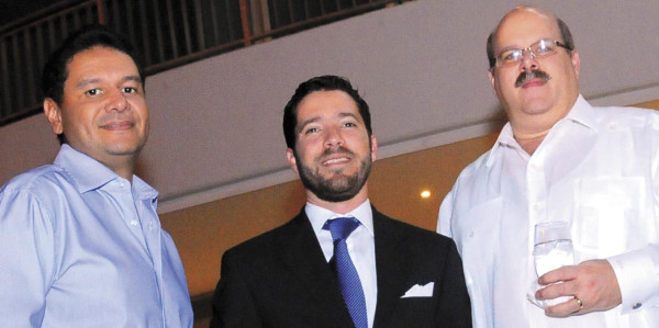 Jorge Rivera, Diego de Sola y Jorge Canahuati Larach. (Foto: Alex Muñoz)