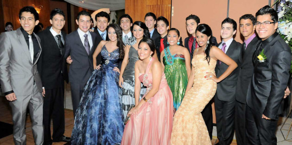 La graduación de la Academia Americana