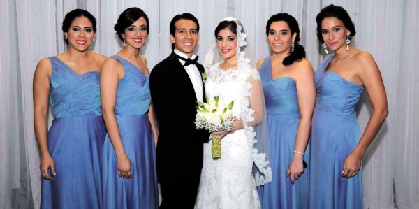 Pablo y Stephanie González con Elizabeth Dumas, Claudette Kattán, Ana Hawit y Belén Navarro.