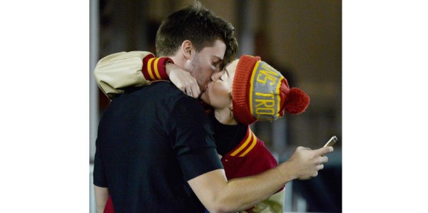 ¡Miley Cyrus y Patrick Schwarzenegger no esconden su amor!