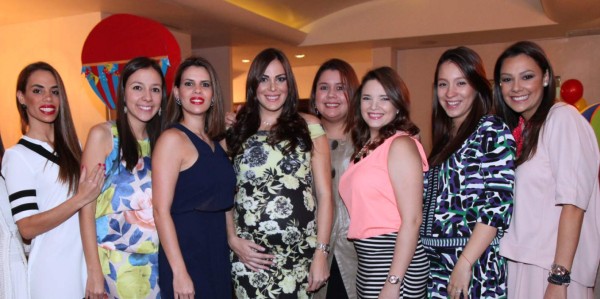 Karin Montoya, Adriana Rivera, Katia Chahín, Alia Kafati-Castillo, Gloria Bruni, Cynthia Pineda, Dariela Bográn e Isabella Rivera