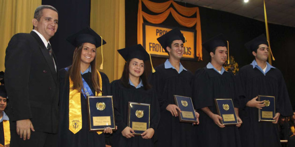 Graduación en la Internacional Sampedrana