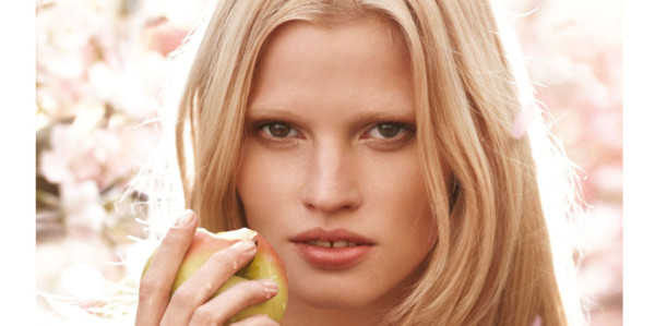 Lara Stone la nueva imagen de L’Oréal