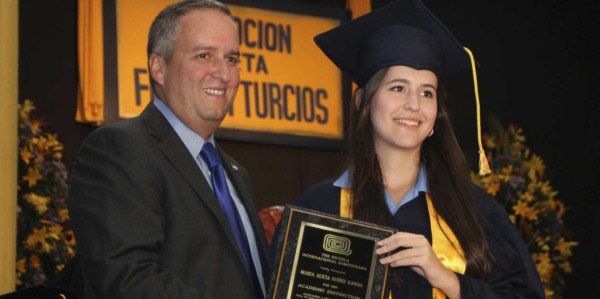 Graduación en la Internacional Sampedrana