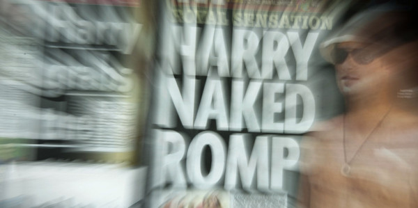 Se desnudan en apoyo a Harry