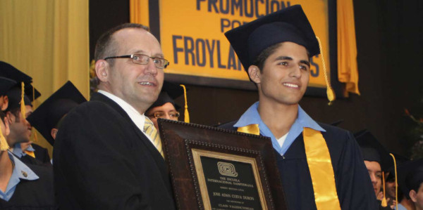 Graduación en la Internacional Sampedrana