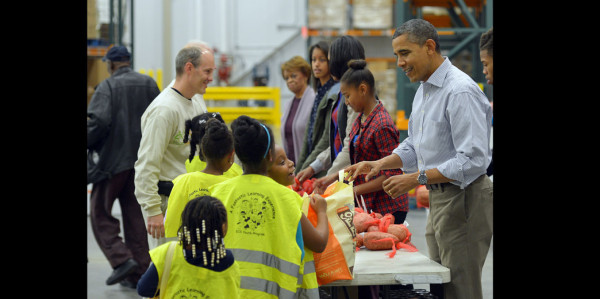 Obama saluda a los estadounidenses por Thanksgiving