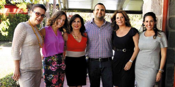 Mandy Bermúdez, Elena Wiliams, Elzzette Casanova, Carlos Urmeneta, Patricia Casanova-Castillo y Gabby Zelaya