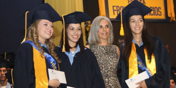 Graduación en la Internacional Sampedrana