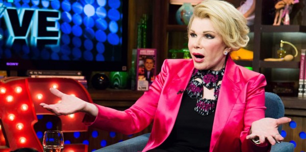 Denuncian a médico por 'selfie' con Joan Rivers