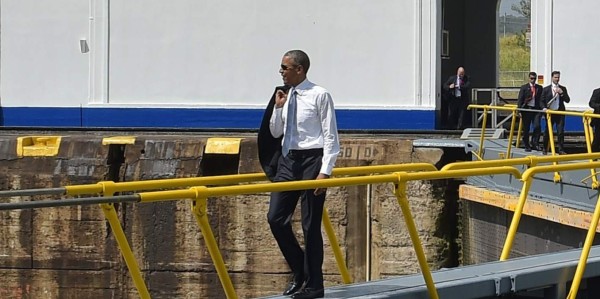 Obama visita el canal de Panamá