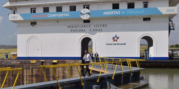 Obama visita el canal de Panamá