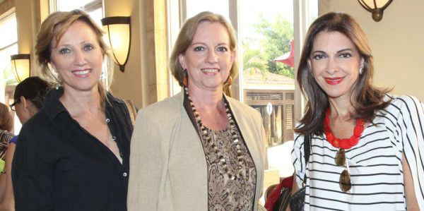 Teti Rischbiet, Rosa María Larios y Dinorah Hernández (foto: Héctor Hernández)