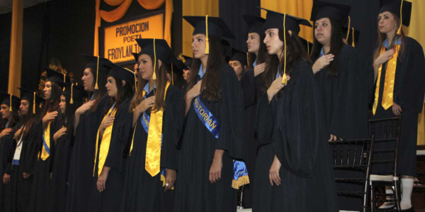 Graduación en la Internacional Sampedrana