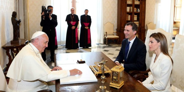 El papa recibe a Felipe VI y Letizia