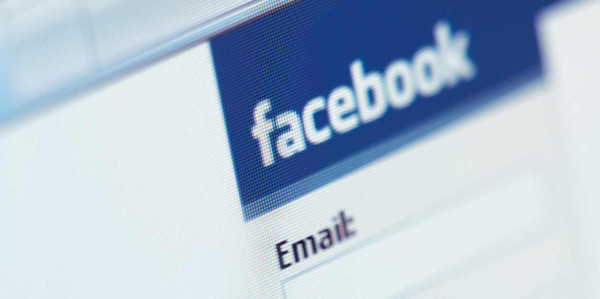 Facebook lanza una nueva aplicación para celulares baratos.