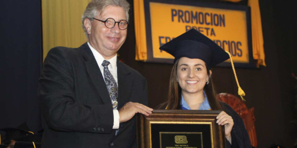 Graduación en la Internacional Sampedrana