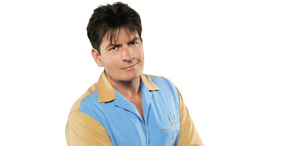 Charlie Sheen se disculpa por su conducta