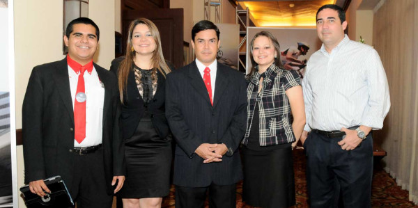 Vladimir Aguilar, Tania Banegas, Kenneth España, Jenny Batres y Miguel Merida. (foto: Alex Muñóz)