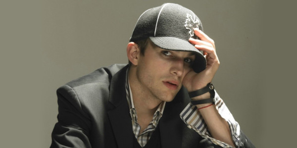Ashton Kutcher es visto con una misteriosa mujer