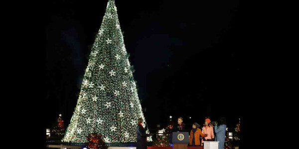 Obama y su familia encienden el Árbol de Navidad