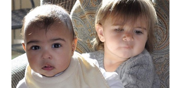 North West y Penélope Disick posan para el Instagram de Kim