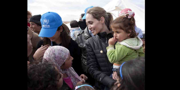 Angelina Jolie continúa con su labor solidaria