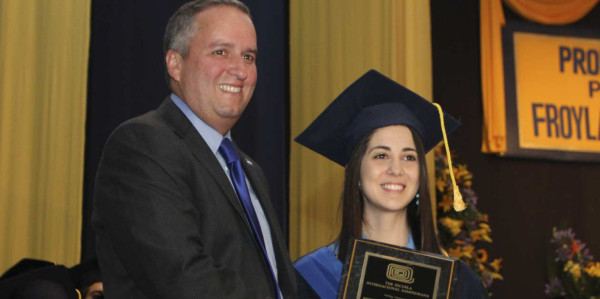 Graduación en la Internacional Sampedrana