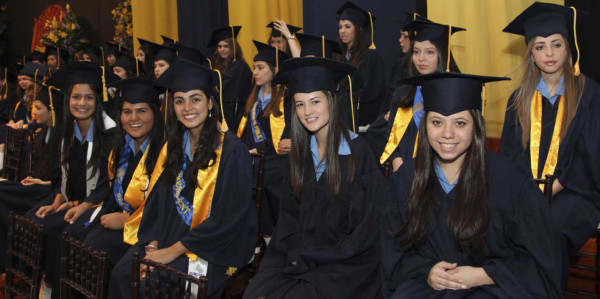 Graduación en la Internacional Sampedrana