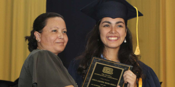 Graduación en la Internacional Sampedrana