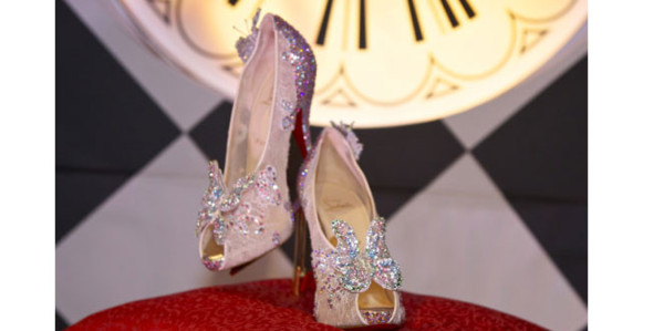 Louboutin recrea el zapato de Cenicienta