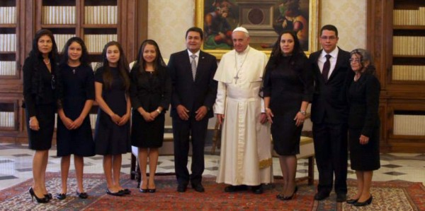 El papa Francisco recibió a Juan Orlando Hernández