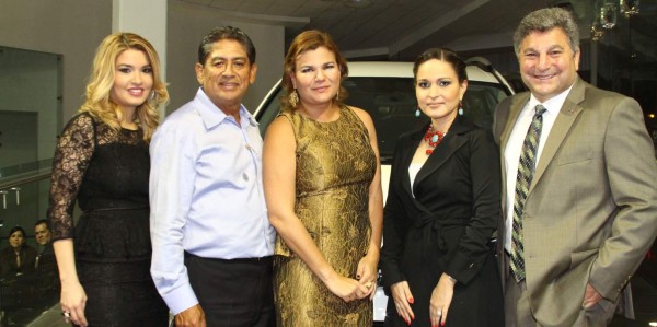 Andrea Sarmiento, Vicente Carrion, Aline Flores, Marielana Córdoba y Steve St. Angelo.