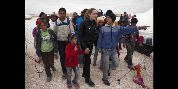 Angelina Jolie continúa con su labor solidaria