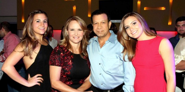 Andrea, Vivian, Johnny y Cristina Chahín