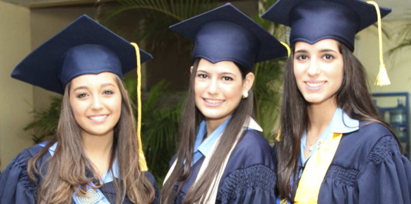 Graduación en la Internacional Sampedrana