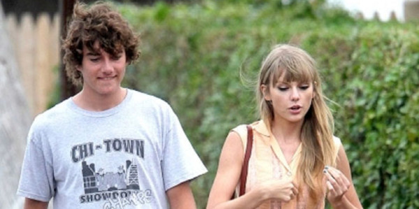 Taylor Swift sale con uno de los Kennedy