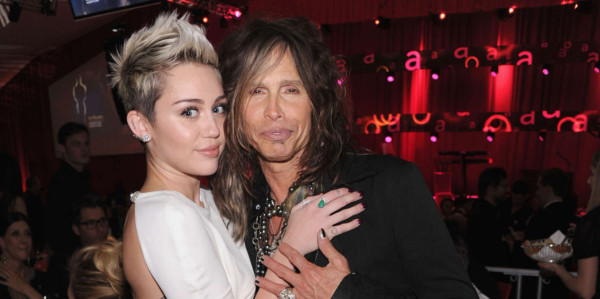Miley Cyrus habla sobre su pasado