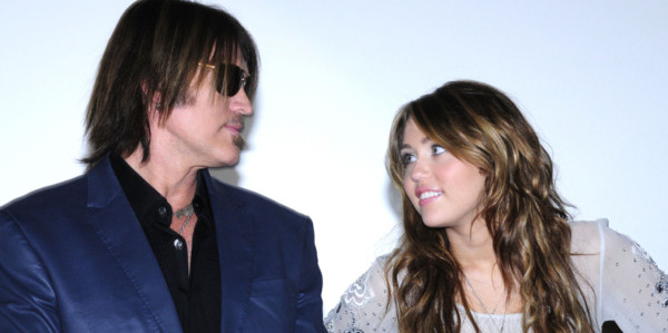 El padre de Miley Cyrus no está feliz