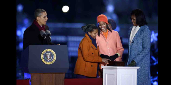 Obama y su familia encienden el Árbol de Navidad