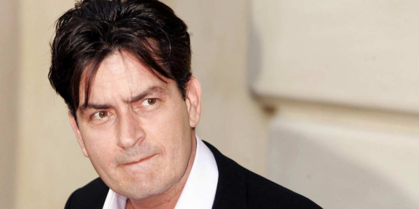 Charlie Sheen exige 100 millones de dólares