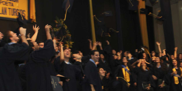 Graduación en la Internacional Sampedrana